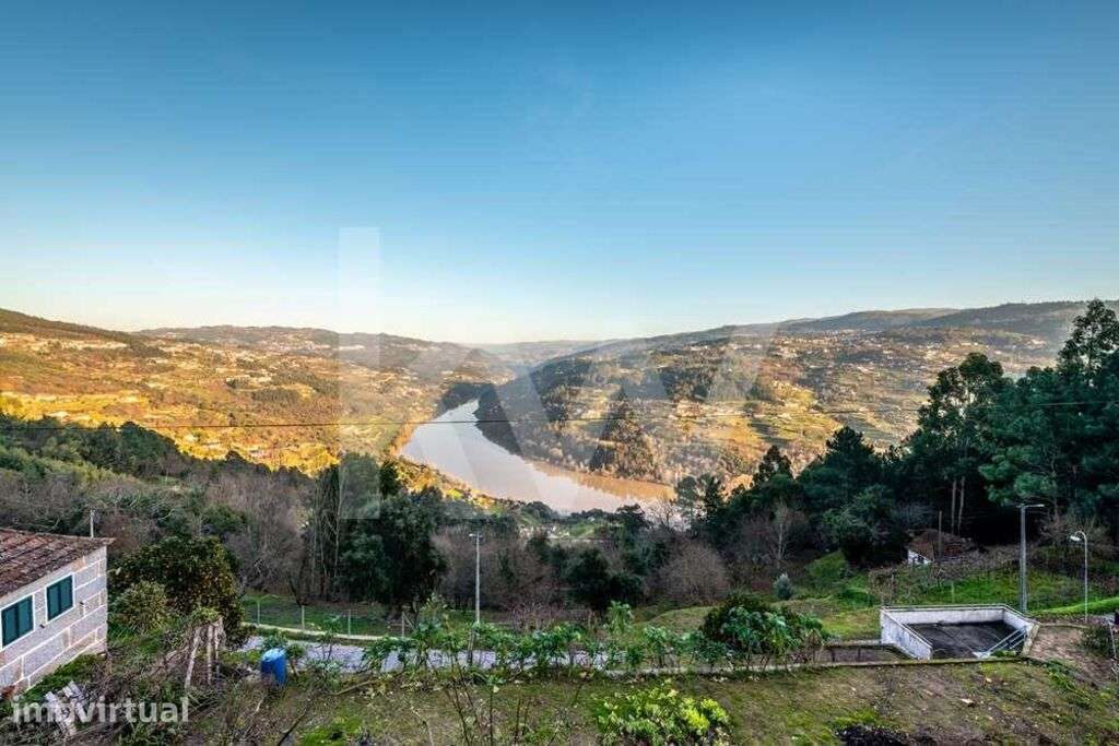 Propriedade c/ 6.480 m2 | A. bruta de construção: 282 | Vistas deslumb - Grande imagem: 4/27
