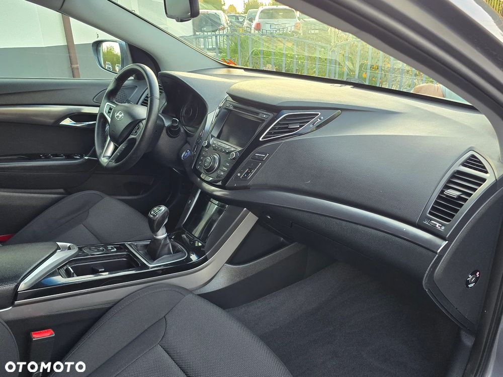 Hyundai i40 Kombi blue 1.6 Family+ - 23