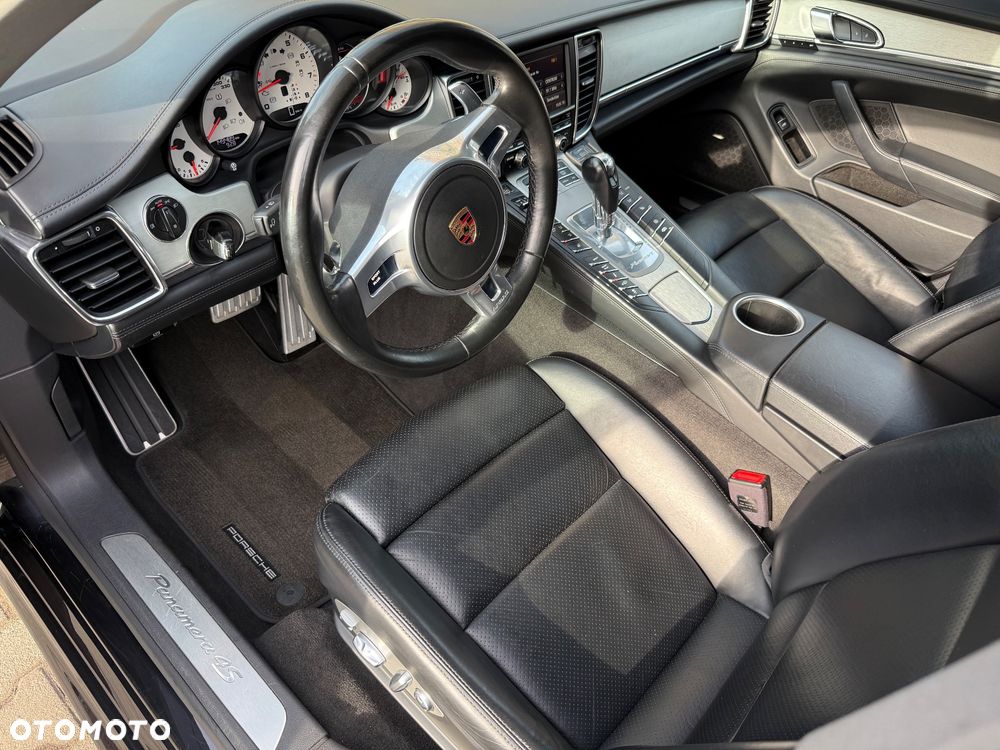 Porsche Panamera 4S - 34