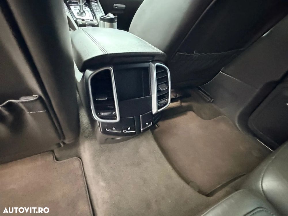 Porsche Cayenne 3.0 L - 9