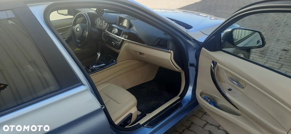 BMW Seria 3 320i - 4