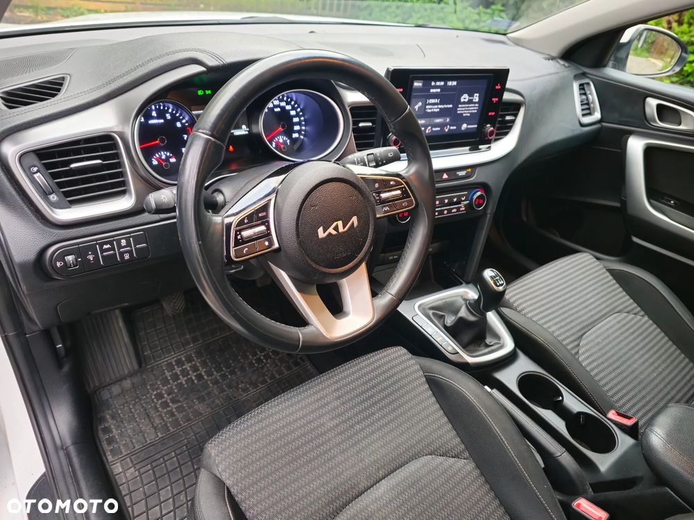 Kia Ceed 1.5 T-GDI M - 10