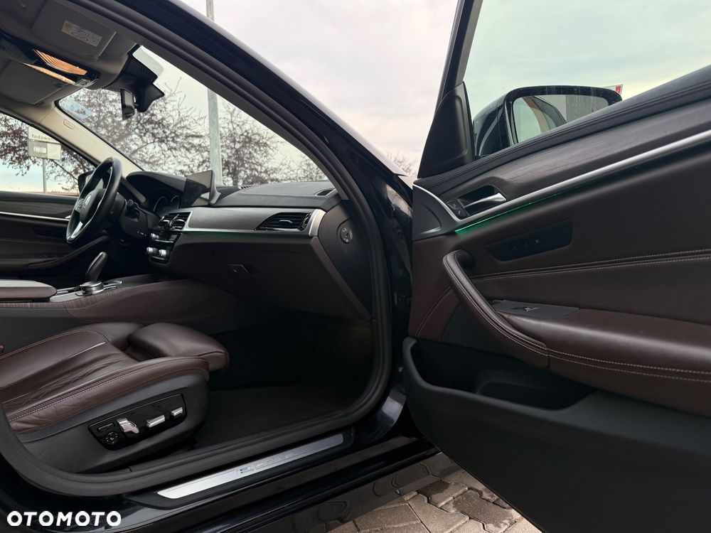 BMW Seria 5 530e iPerformance GPF Sport - 14