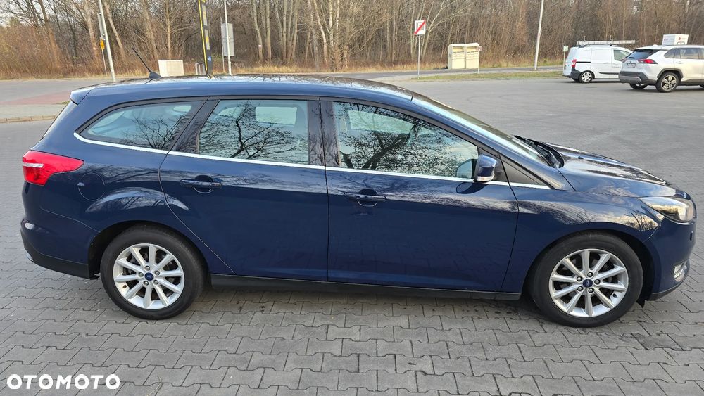 Ford Focus 1.0 EcoBoost Start-Stopp-System TITANIUM DESIGN - 4