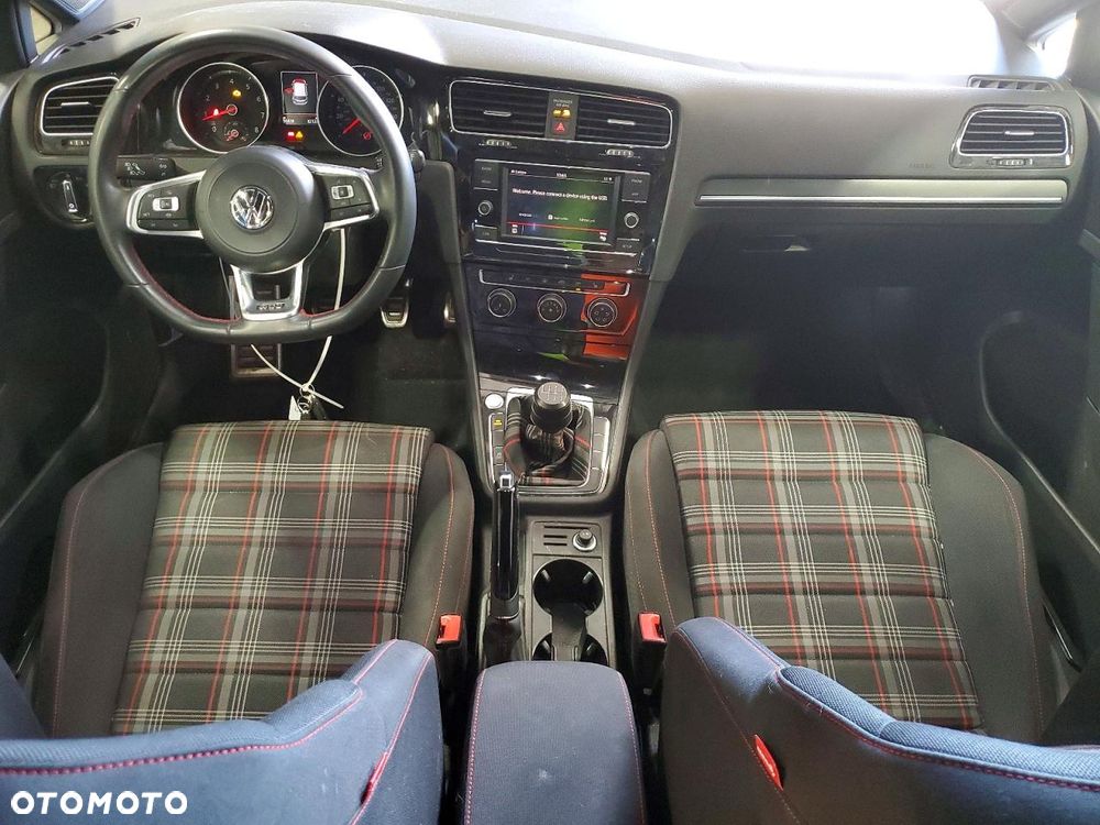 Volkswagen Golf - 8