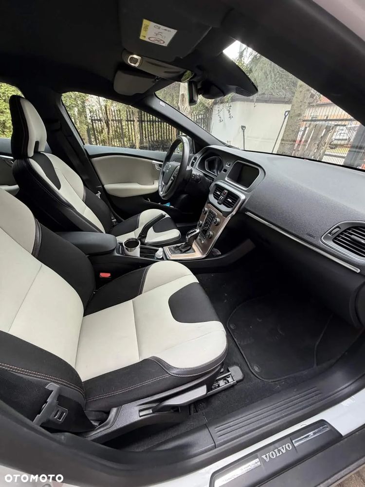 Volvo V40 Cross Country D2 Drive-E Momentum - 4