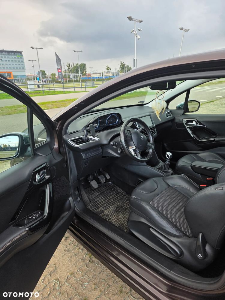 Peugeot 208 - 13
