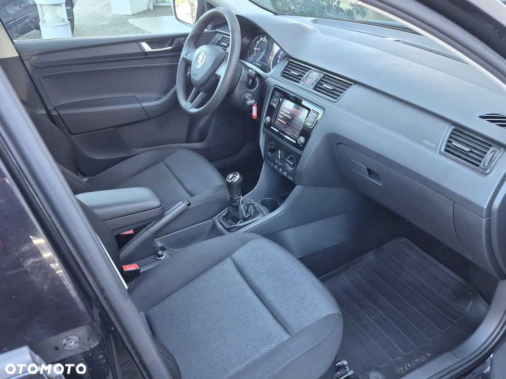 Skoda RAPID - 7