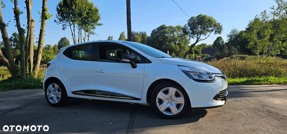 Renault Clio 1.2 16V 75 LIMITED - 11
