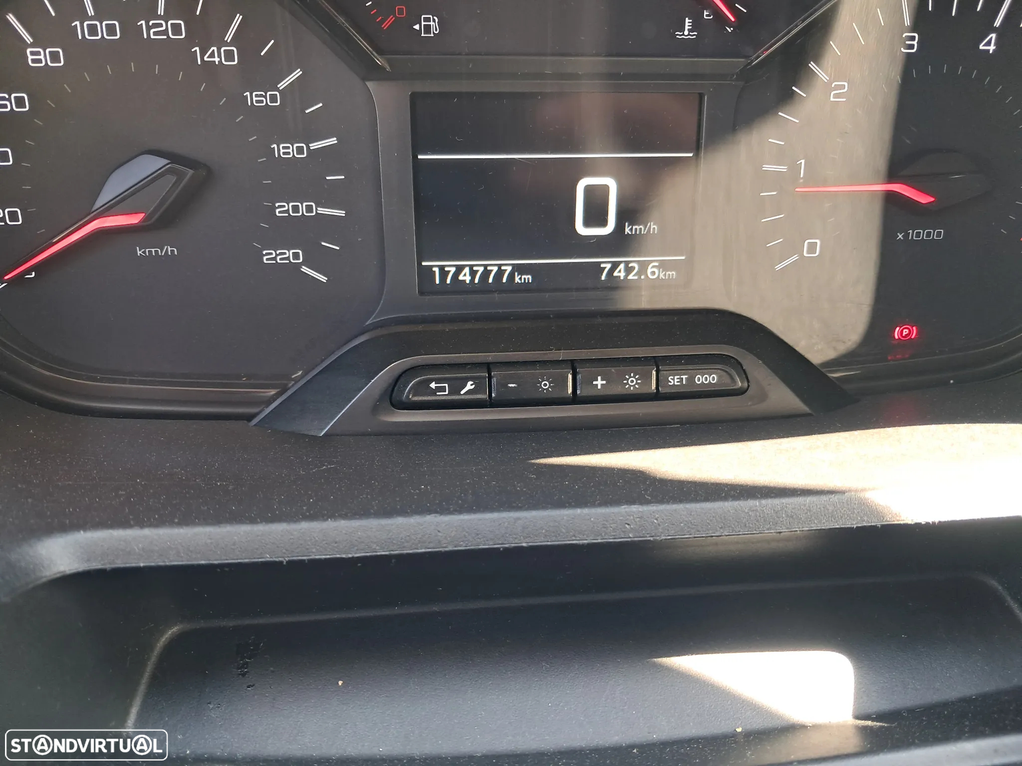 Peugeot Partner 1.6 hdi versão Asphalt - 7