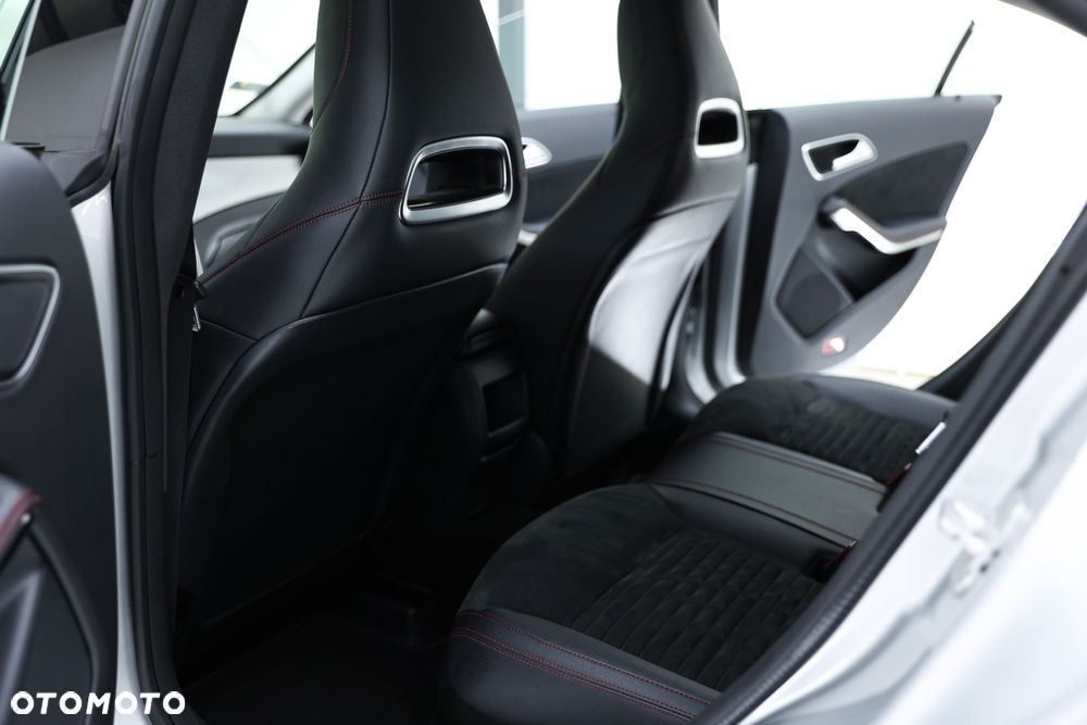 Mercedes-Benz CLA 200 7G-DCT AMG Line - 11