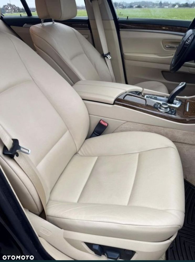 BMW Seria 5 528i xDrive Luxury Line - 9