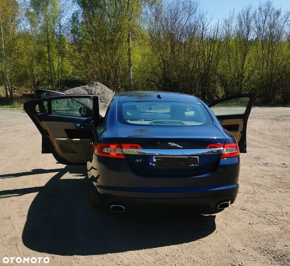 Jaguar XF 3.0 V6 D Luxury - 7