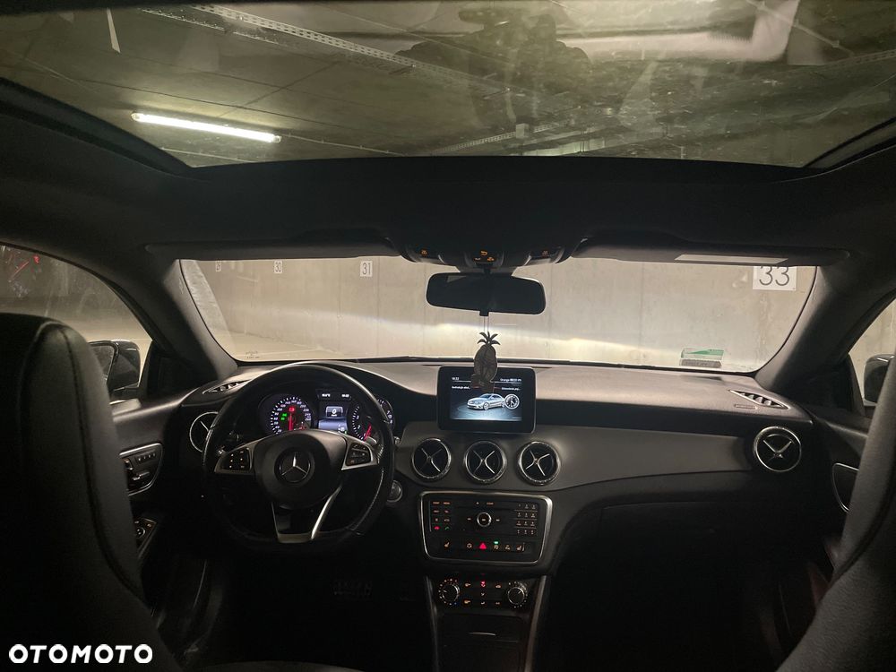 Mercedes-Benz CLA 200 7G-DCT AMG Line - 10