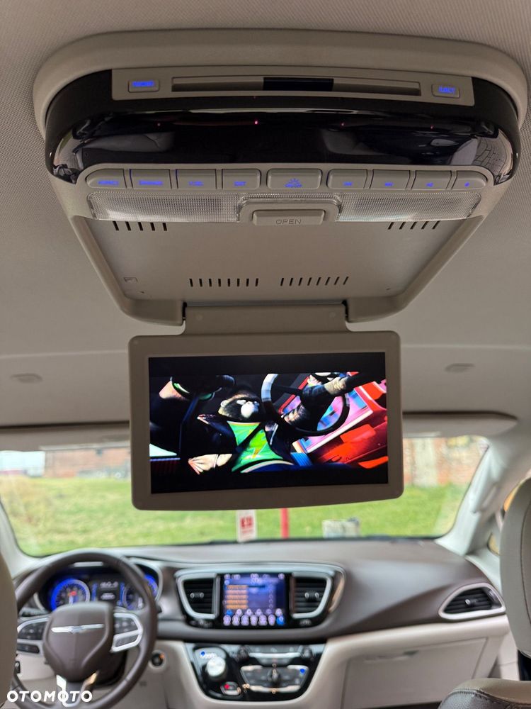 Chrysler Pacifica - 32