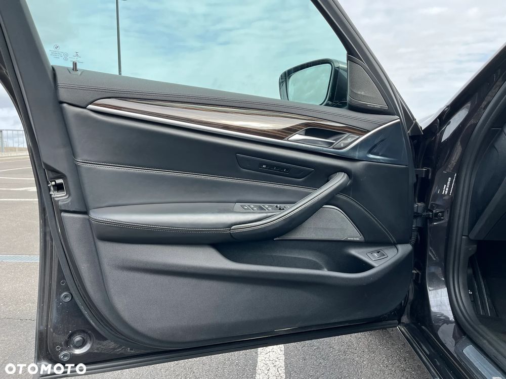 BMW Seria 5 520i Luxury Line - 34
