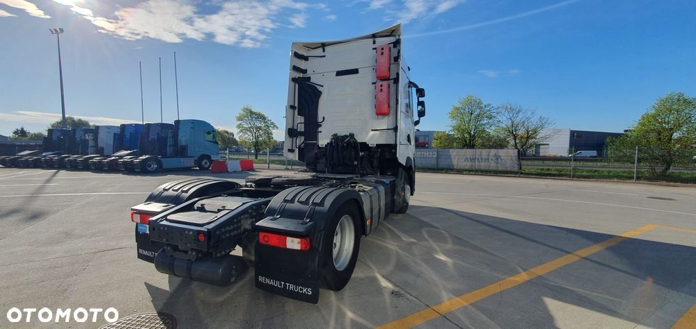 Renault T HIGH 4X2 13L E6 - 3