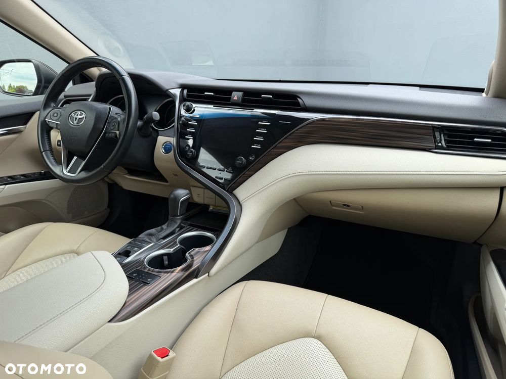 Toyota Camry 2.5 Hybrid Executive CVT - 26