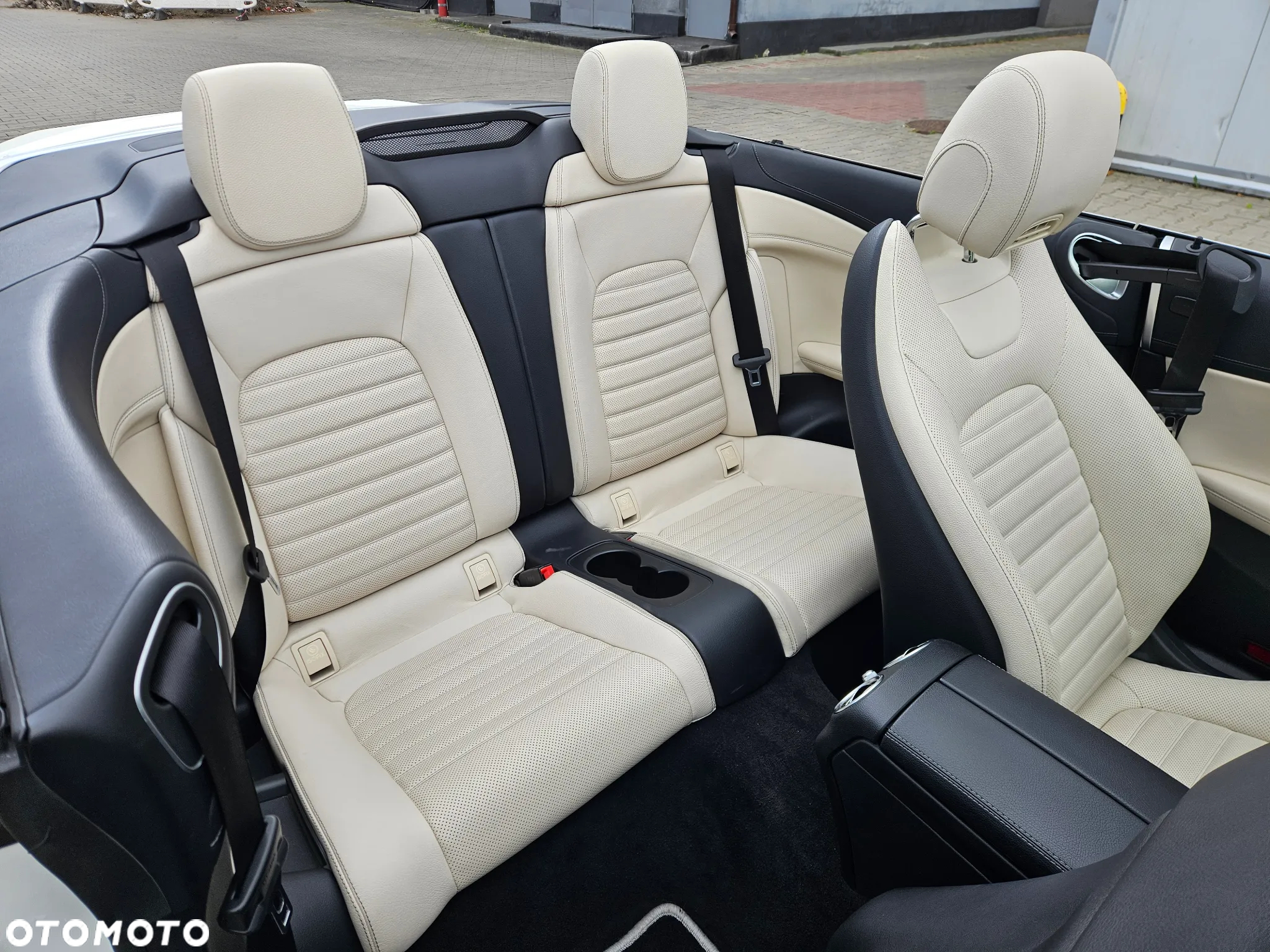 Mercedes-Benz Klasa C AMG 43 4-Matic Kabriolet - 36