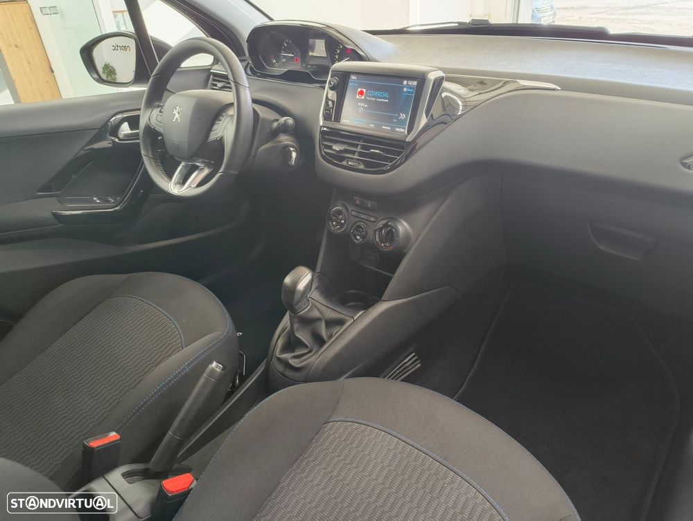 Peugeot 208 1.2 PureTech Signature - 21