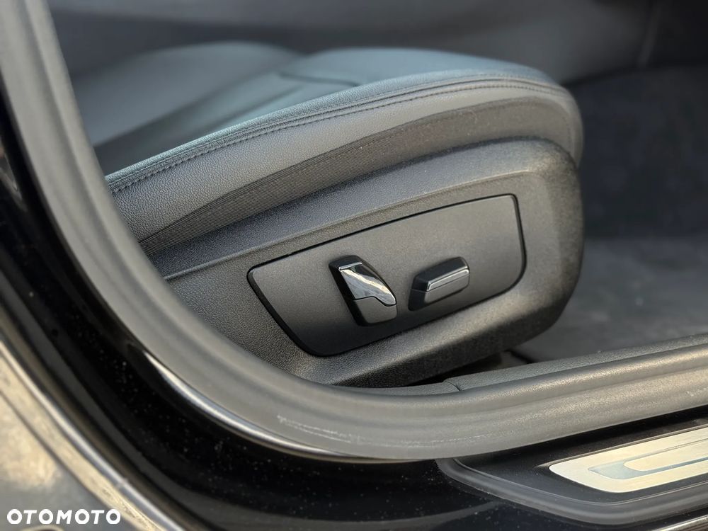 BMW Seria 5 520i - 38