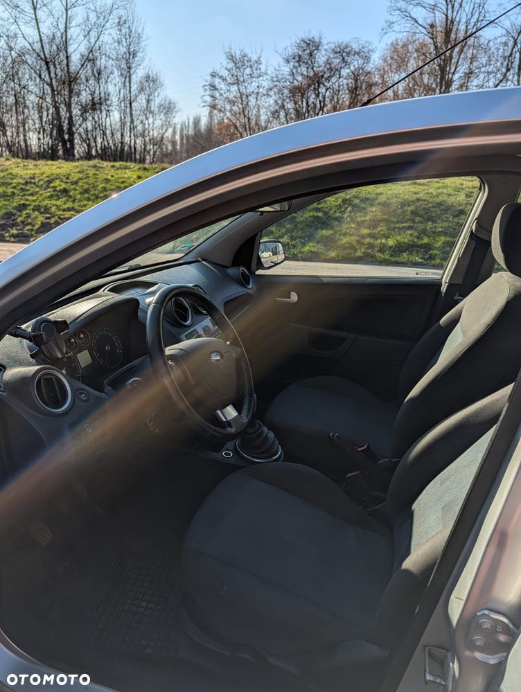 Ford Fiesta 1.4 Ghia - 7