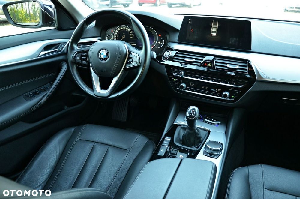 BMW Seria 5 520d Sport Line - 37