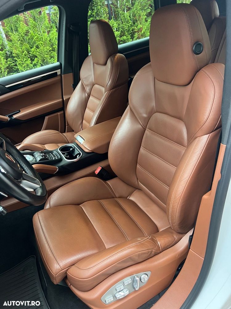 Porsche Cayenne 3.0 L - 13