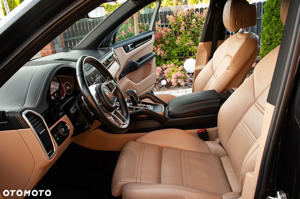 Porsche Cayenne - 21
