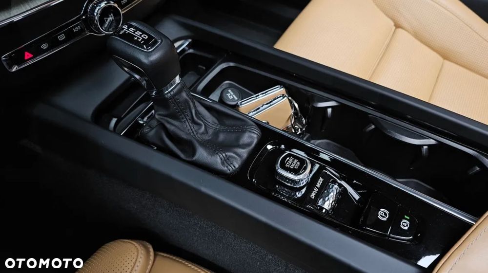 Volvo XC 60 D5 SCR AWD Inscription - 9