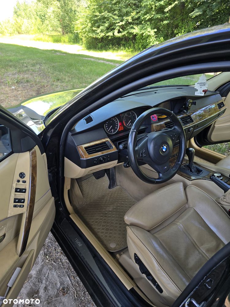 BMW Seria 5 525d - 23