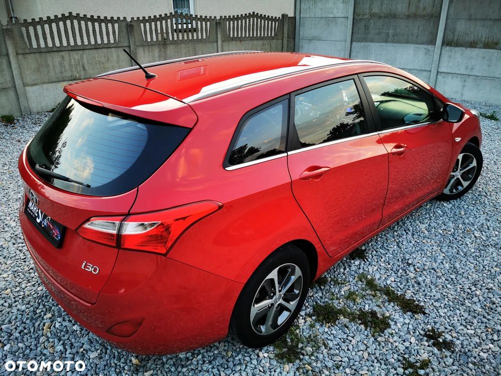 Hyundai i30 blue Kombi 1.6 GDi YES Gold - 23
