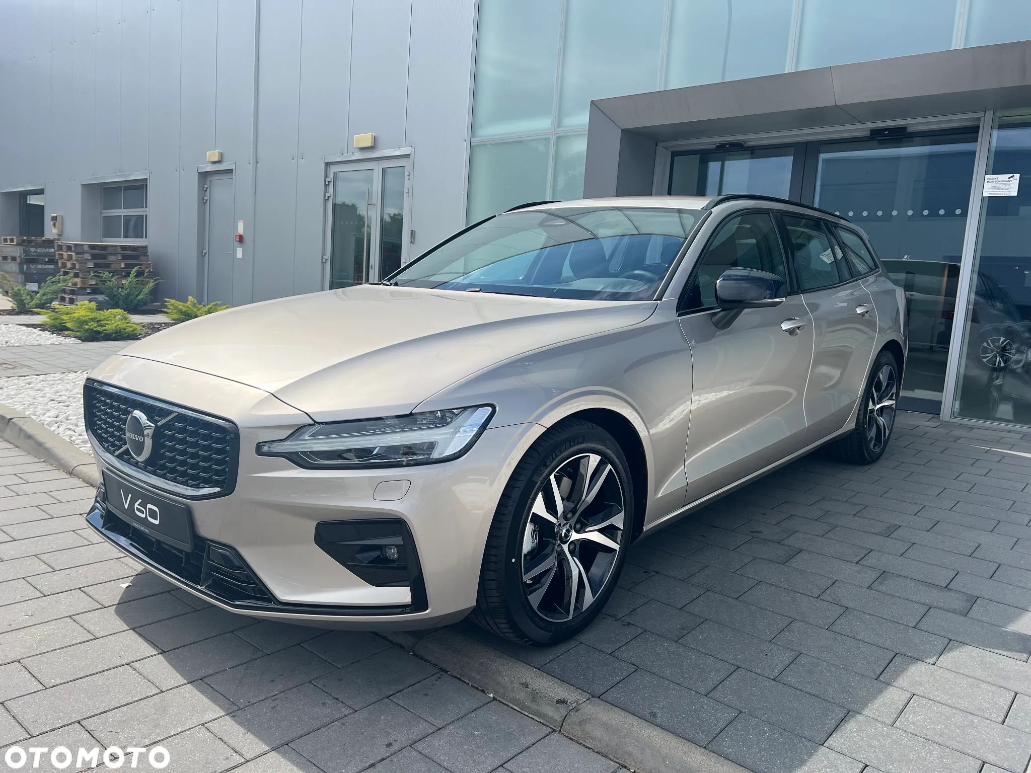 Volvo V60 B4 B Plus Dark - 1