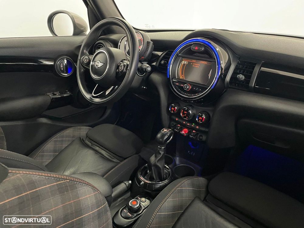 MINI 5 Portas Cooper D Aut. Seven - 23
