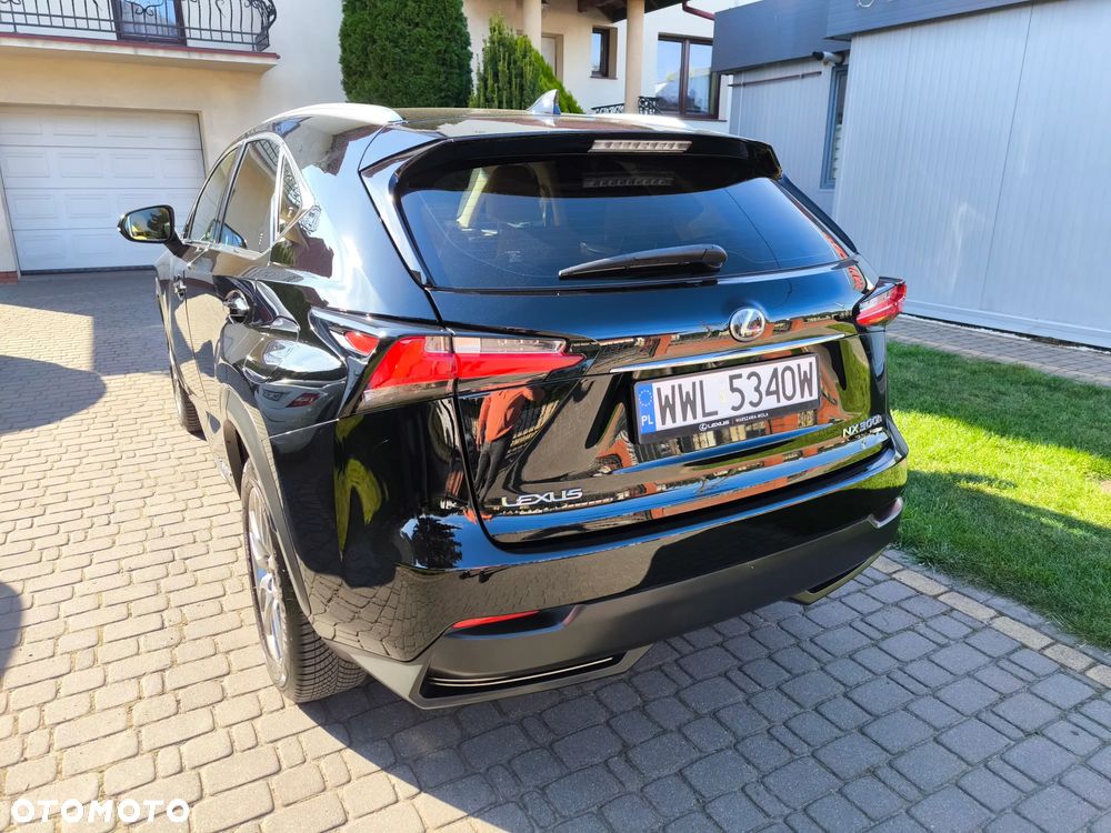 Lexus NX 300h Comfort AWD - 4