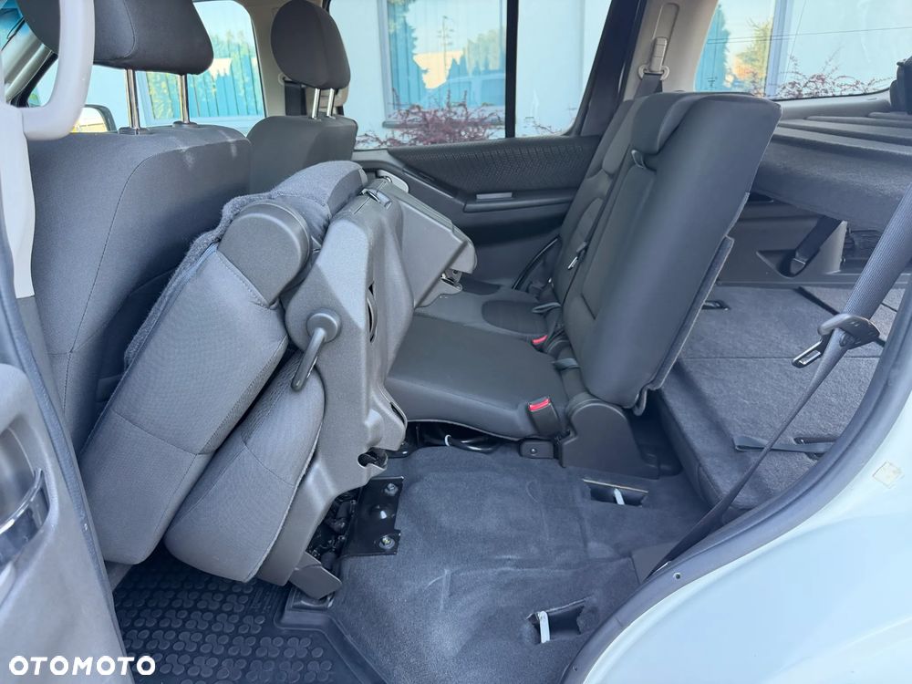 Nissan Pathfinder 2.5 D SE - 21