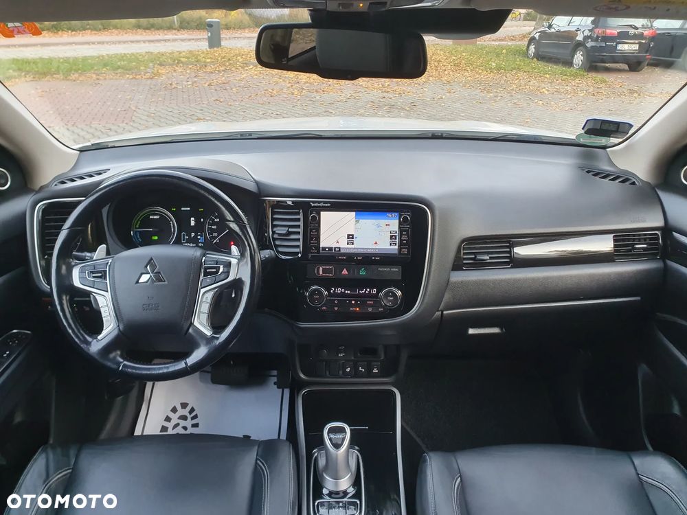 Mitsubishi Outlander 2.0 4WD Top - 10