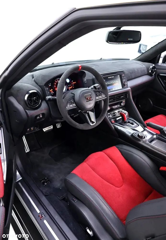 Nissan GT-R - 13