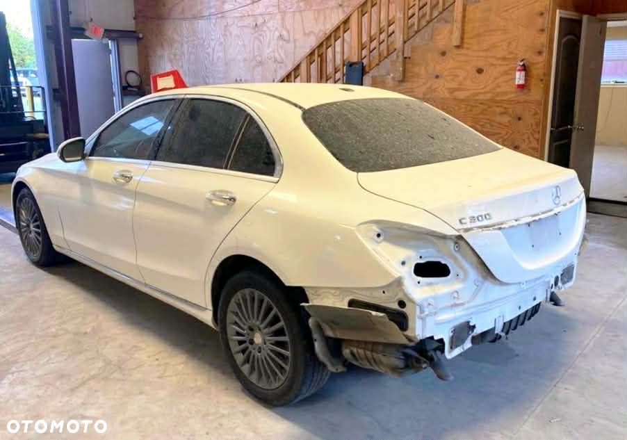 Mercedes-Benz Klasa C 300 7G-TRONIC - 33
