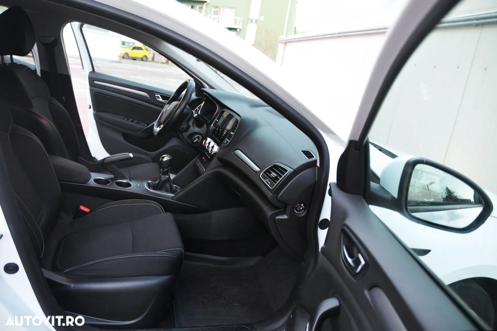 Renault Megane BLUE dCi 115 BUSINESS EDITION - 11