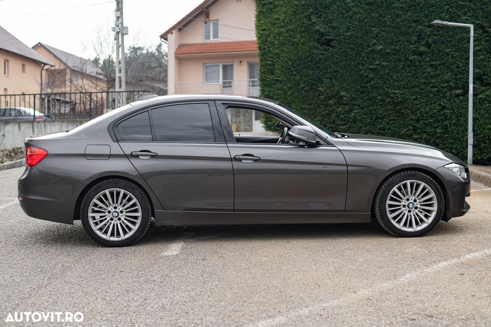BMW Seria 3 320d Aut. - 32