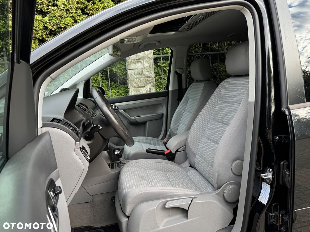 Volkswagen Touran 1.9 TDI Conceptline DSG - 15
