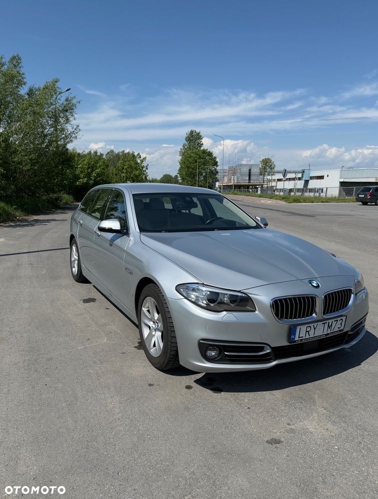 BMW Seria 5 528i xDrive Sport-Aut Luxury Line