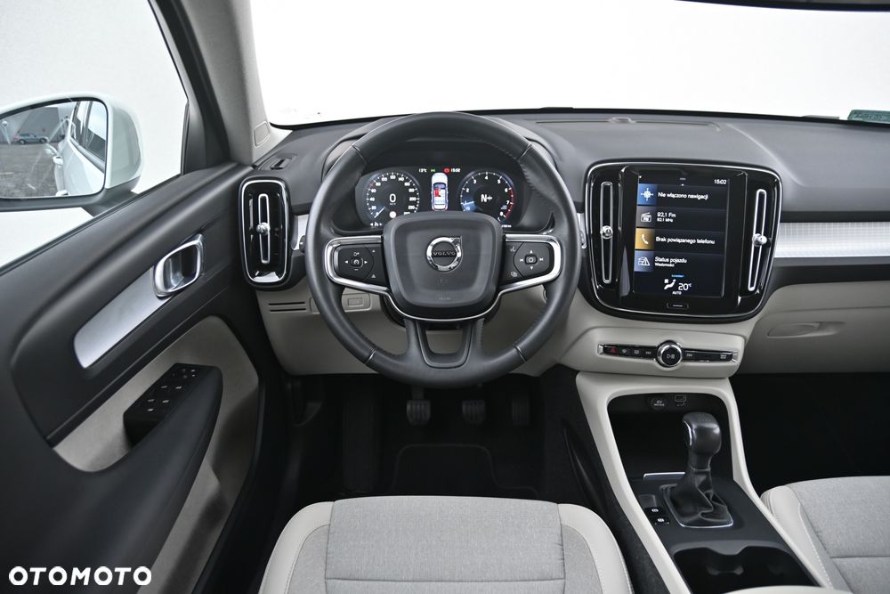 Volvo XC 40 T3 Momentum - 8