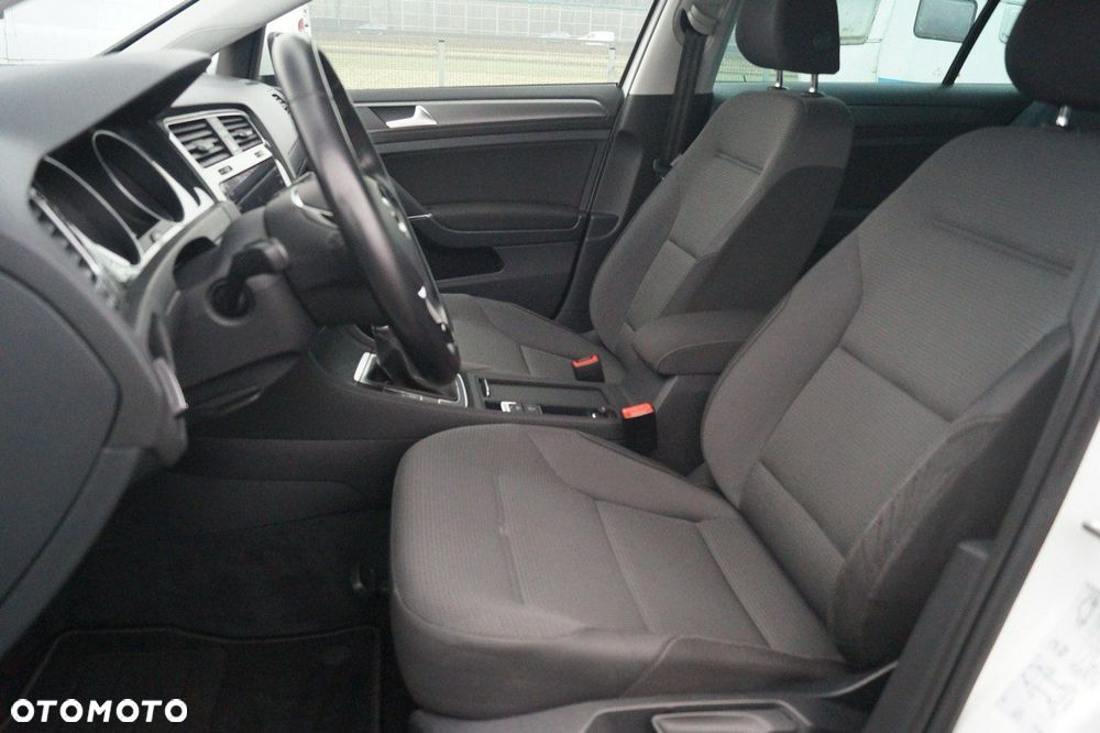 Volkswagen Golf - 16