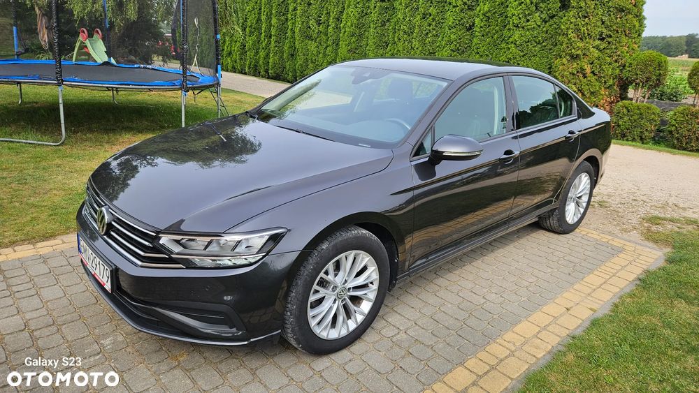Volkswagen Passat - 1