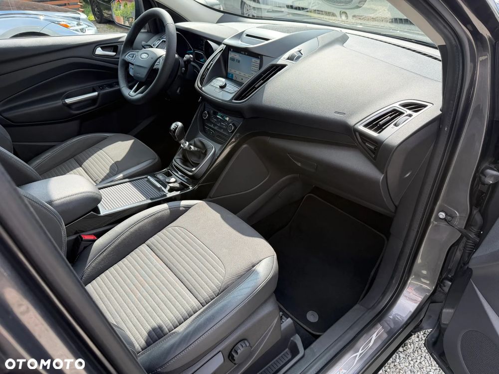 Ford Kuga 1.5 EcoBoost 2x4 Titanium - 25