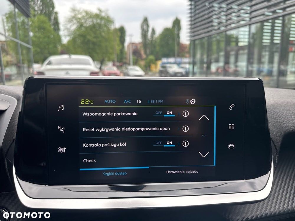 Peugeot 208 50kWh Allure - 21