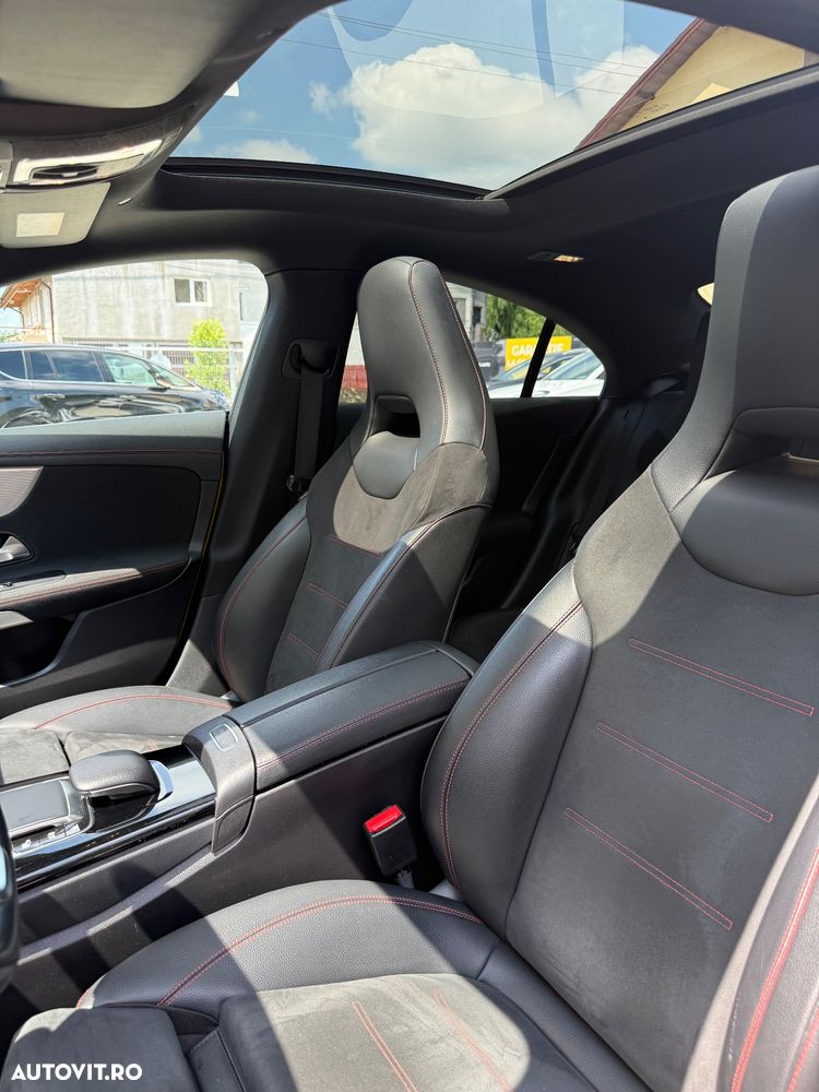 Mercedes-Benz CLA 220 - 30