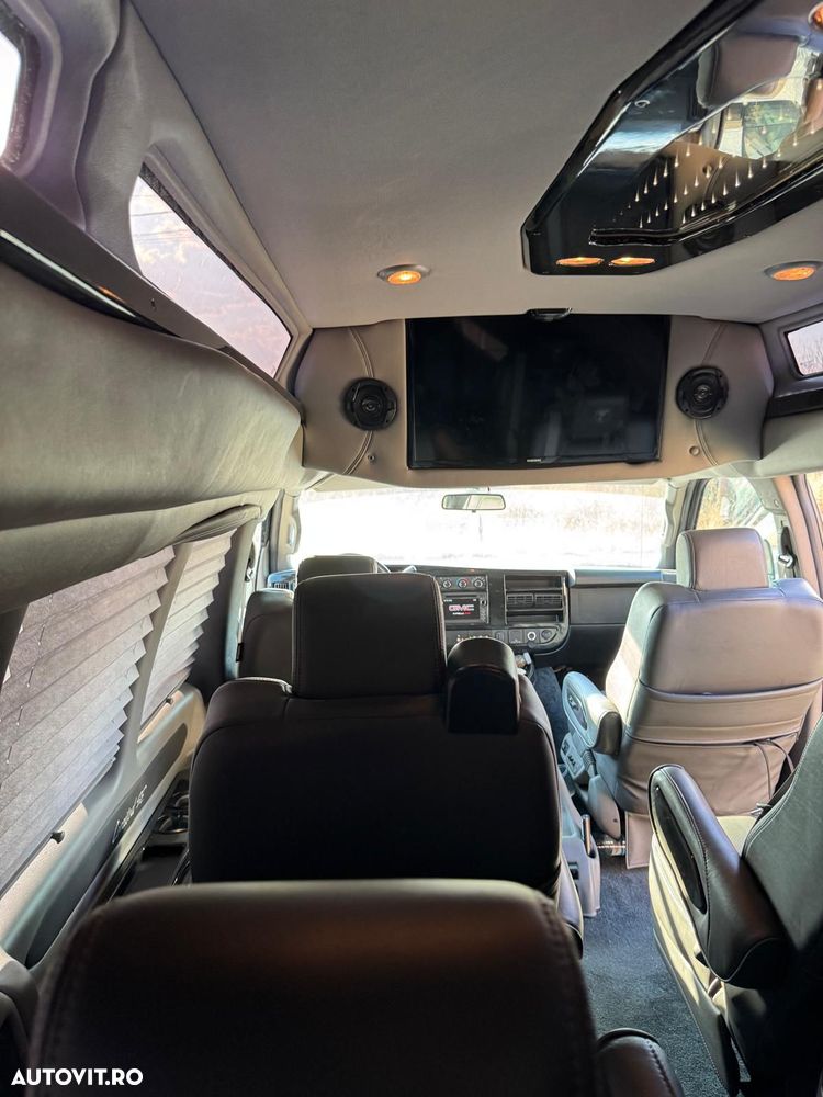 GMC Savana - 11